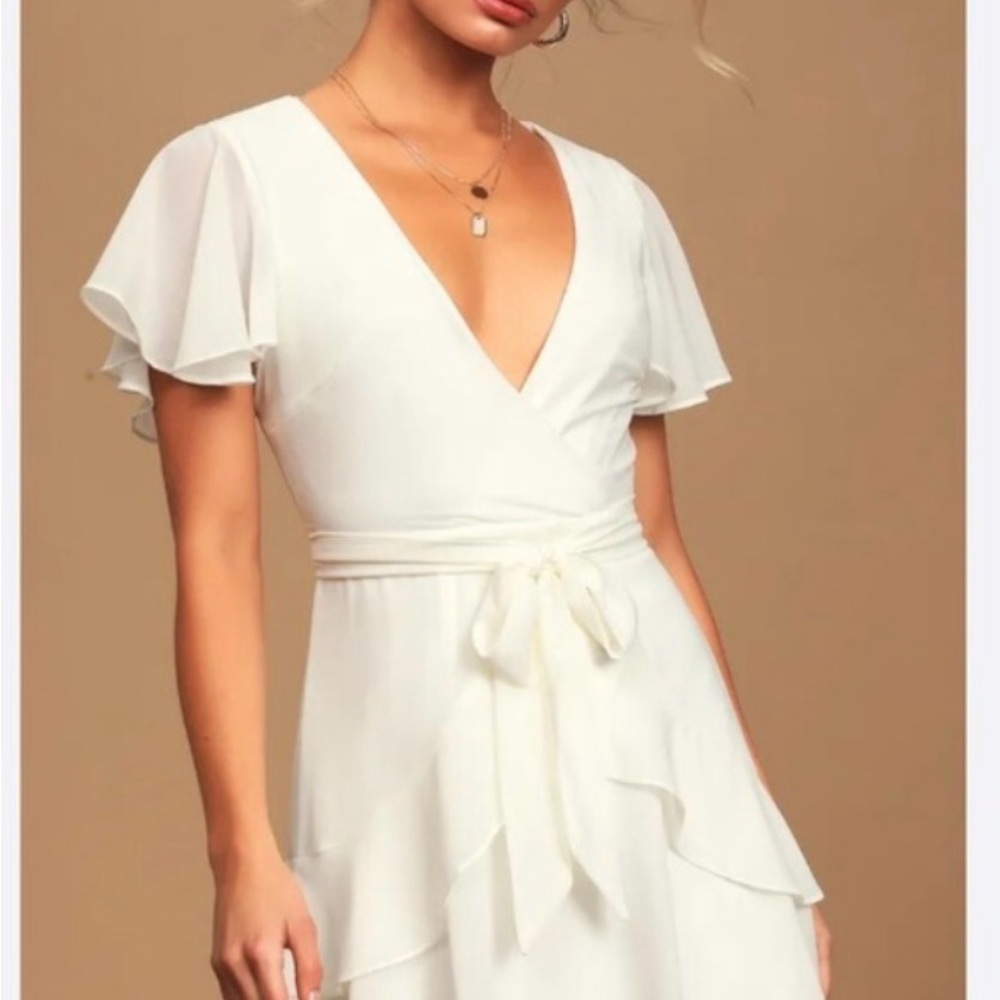 Elegant Midi Dress Brand Lulu's  Color Cream Flutter Sleeve